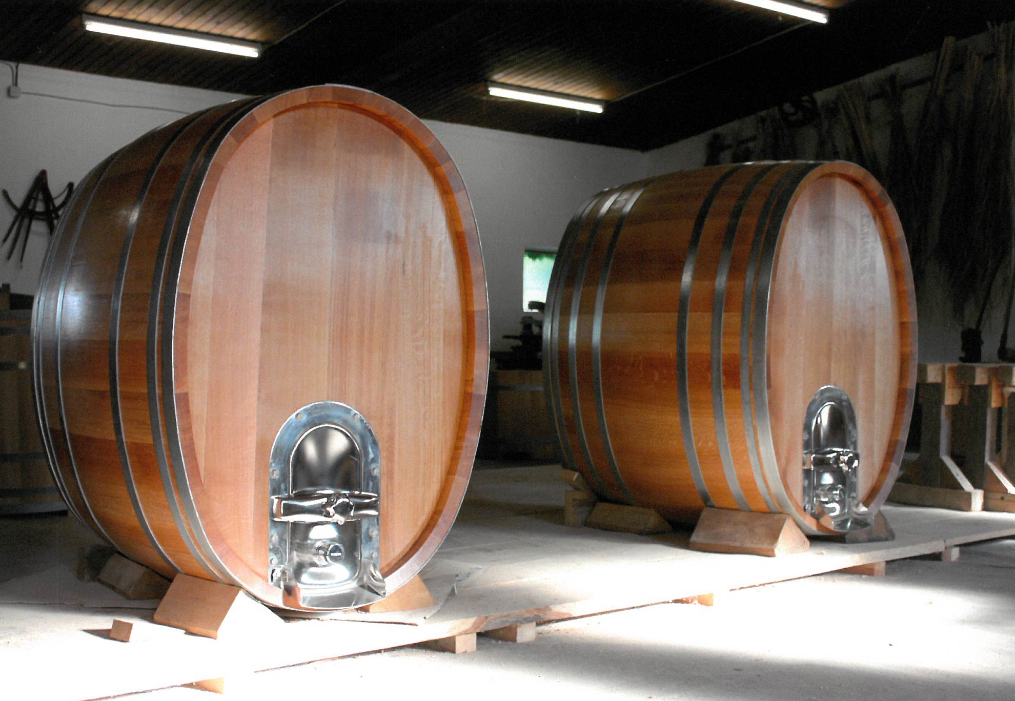 Handgefertigtes Eichenholzfass für den professionellen Weinbau